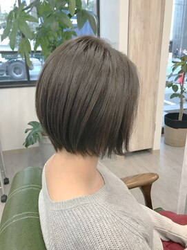 アンサム 久留米店(UNSOME) モノトーンアッシュ×ショートスタイル