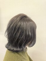 ナディアバイカリス(Nadia by charis)&nbsp;ハイライト|切りっぱなしボブ|グレージュ