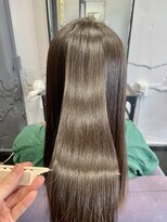 アルコイリスバイドールヘアー(ARCOIRIS by Dollhair)&nbsp;黒髪ロングストレートグレーベージュエギョモリオン眉ショート