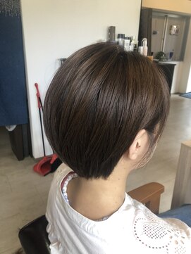 ブルービー(Blue Bee) 耳かけショートボブ