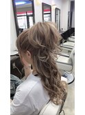 ウェーブヘアで作る高めのポニーテール【別府】