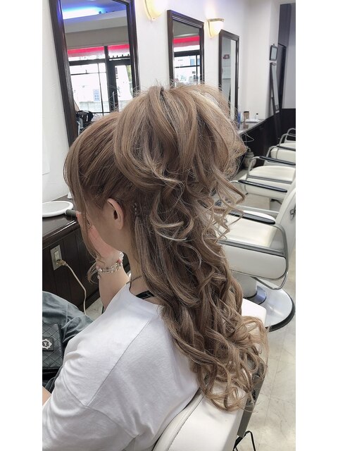 ウェーブヘアで作る高めのポニーテール【別府】