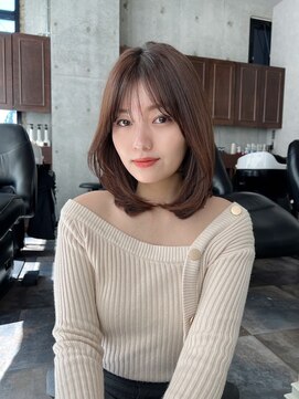 ザシー オモテサンドウ(The C) 20代30代40代ナチュラル大人可愛いレイヤースタイル