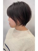 ショートボブにイヤリングカラーでアクセントを担当者浜辺海斗