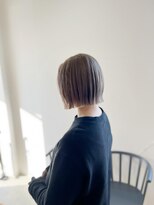 ヒュー(HUE)&nbsp;外ハネボブ/美髪/くすみベージュ