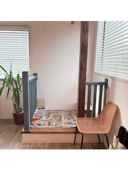 小さなキッズスペースあり！お子様を見守りながら施術が出来るサロンです！お気軽にお越しください◎