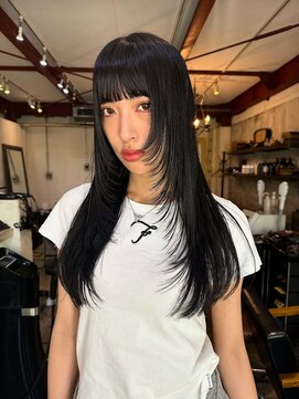 アデ オモテサンドウ(ade omotesando) ブルージュカラーとレイヤーで作るナチュラル黒髪スタイル