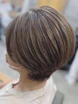 グレープバイン 辻堂(GRAPEVINES) 立体感ハイライト前下がりショート