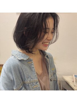 マウロア(MAULOA) "黒髪センターパートウザバングラブ"ayumi