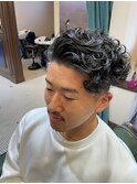 七三分けバーバースタイル