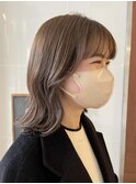 赤みが少ないオリーブベージュ