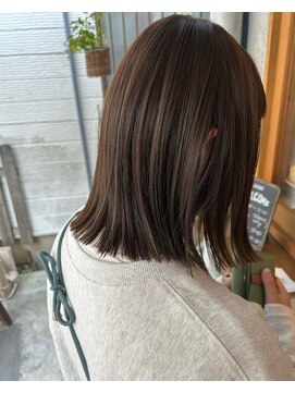 スクレ(s:;cre) オリーブベージュ×ぱつっとロブ