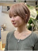 ショートボブ切りっぱなしショート前髪ぱっつん顔まわりレイヤー