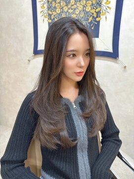 トリア(the tria) 透明感グレージュ×艶髪 【新宿/レイヤーカット/透明感カラー】