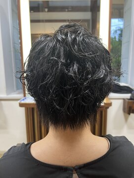 アローズ(arose) 個性際立つショット×パーマ