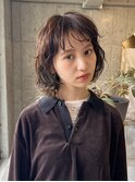 緩く巻いたレイヤーボブ