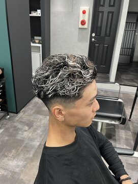メンズサロンドットリアン(dot. lien) ホワイトメッシュ極道パーマ