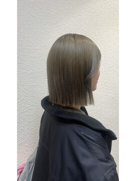 マイルス(MILES) ブリーチありオリーブベージュ × 切りっぱなしボブ