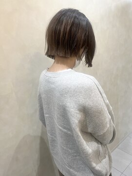 フレームプラス 天王寺あべの店(FRAME+) 切りっぱなしボブ×白髪ぼかしハイライト