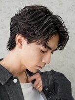 バイフィフス 原宿/表参道(by fifth)&nbsp;原宿フェザーパーマメンズカットセンターパート刈り上げなし