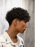 刈り上げセンターパートサーフカールブルーブラッフェザーパーマ