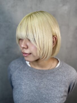 Voyage Nike 池袋【ケアブリーチ/ダブルカラー/インナーカラー/髪質改善】 ショートボブ/顔まわりレイヤー/抜きっぱなしブロンド