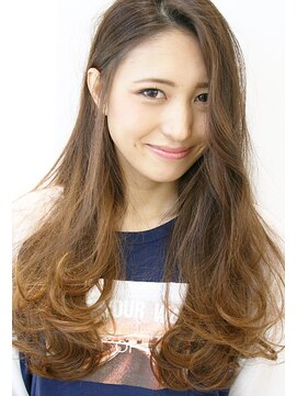 レウナ 外苑前(Reuna) 大人可愛い外国人風ウェーブスタイル ハイライト ローライト