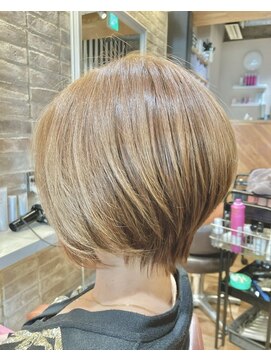 クロワ(croix) イルミナカラー×前下がりショートボブ×くびれレイヤー