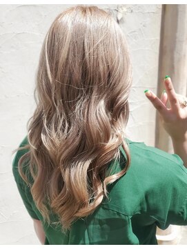 サーティーン(THIRTEEN) 【Veganカラー】夏☆うるつやハイトーン【20代】