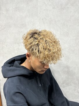 エデンバイトゥルークリエイション(EDEN by True Creation) スキンフェード×強めブリーチパーマ