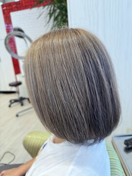ビス ヘア アンド ビューティー 西新井店(Vis Hair&Beauty) 20代30代冬カラーブリーチカラー透明感ミルクティーグレージュ