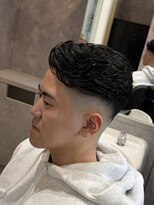メグロバーバーショップロッポンギ 目黒六(MEGURO BARBER SHOP 6PPONGI)&nbsp;サイドパート /スキンフェード