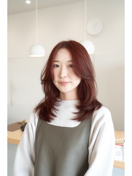 ユートゥイーズ つくば(U too e's) ミディアムレイヤー　チェリーレッド