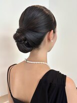 ビファインクーアヴェダ(Be fine coo AVEDA)&nbsp;きれいめ変形シニヨン　タイトまとめ髪　ヘアセットアレンジ/