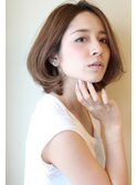 大人女子・ノームコアカジュアルボブスタイル