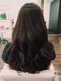 ジア ヘアーアンドネイル 毛先を重くして中間軽く！コテ巻きしやすいスタイルです！！