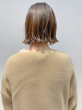 テトヘアー(teto hair) bob[ベージュ、グラデーションカラー、切りっぱなしボブ]