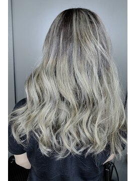 トリニティ(trinity) ハイトーンアッシュグレージュ×ハイライト【豊見城トリニティ】