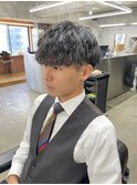 パーマ職人Ryuスーツに合うチリつかぬツイストスパイラルパーマ