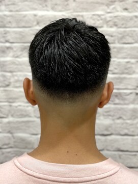 グレイスフル バーバープラチナム 六本木店(Graceful Barber platinum) アップバング/スキンフェード/バーバー/ビジネス/黒髪/かき上げ