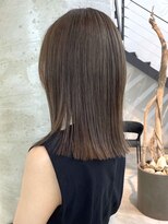 セル(CELL)&nbsp;スモーキーベージュ　くすみグレージュ　ぱつっとミディアム