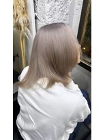 リア(riah) ハイライトカラーミルクティーベージュレイヤーカット