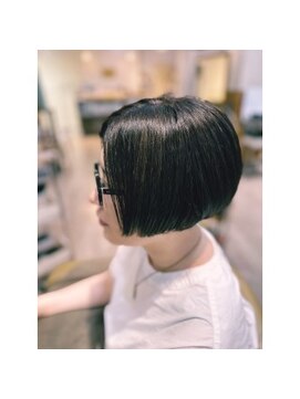 ヒラソル(girasol) コンパクトボブショート／襟足は刈り上げてスッキリ