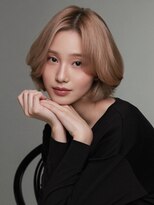 キヴィ(kivi)&nbsp;透明感ベージュ イルミナカラー×大人ハイトーンボブ