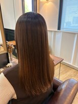 スリー(THREE) 【ブリーチなし】ブラウンストレートロングで艶髪美人に
