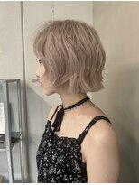 ホテリー(Hotely) ミルクティーブロンド / ミニボブ
