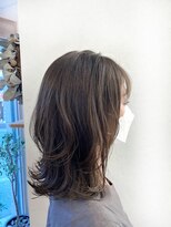 イソラヘアアトリエ(Isola hair atelier)&nbsp;【Isola】外ハネレイヤー×ミディアム