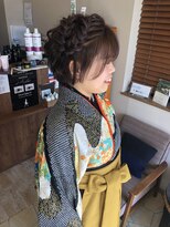 ボンドヘアー(Bond Hair) 三つ編みアレンジ