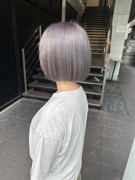 ロンド レア 天神大名店(Lond Le’a) ダブルカラーシルバーグレー透明感カラーケアブリーチハイトーン