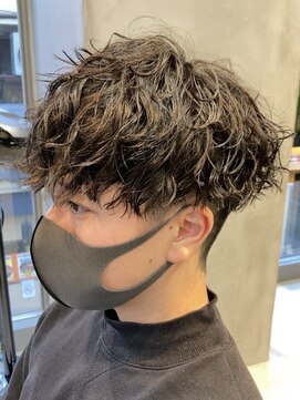 テン 心斎橋(tenn.) 難波ツイストパーマメンズスパイラルパーマフェザーショート色気